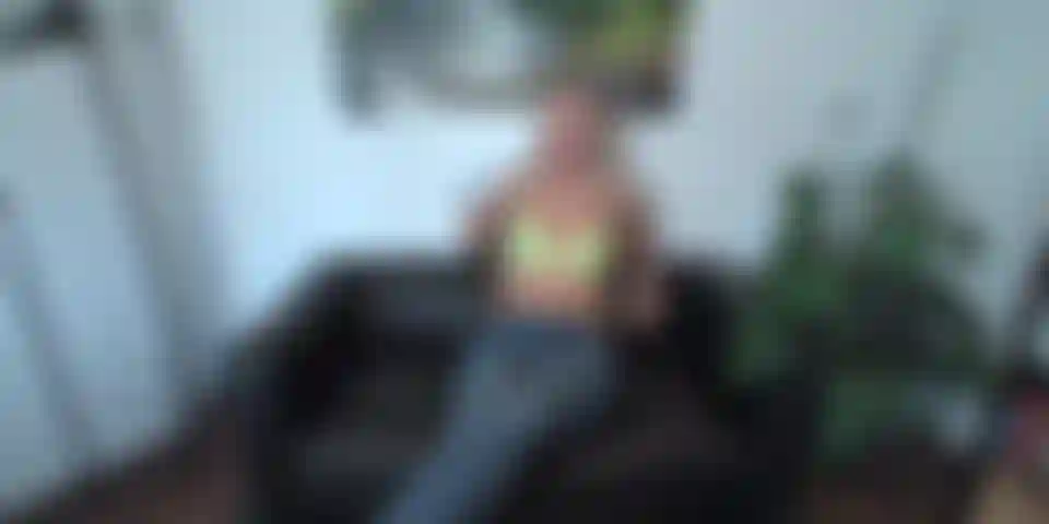 Gemeine Mitbewohnerin bringt Dich zum CEI