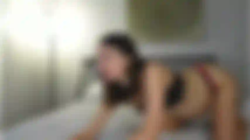 Barriga grávida com óleo e masturbação gostosa.