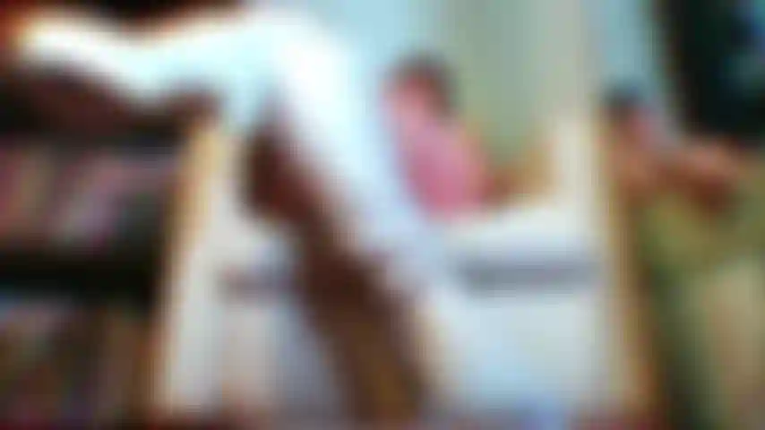 Rasteje em minhas botas, vadia.