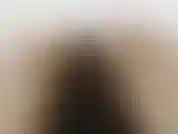 Striptease de óculos - uma vez nua, eu me inclino e mostro minha boceta peluda, e abro meus grandes lábios de boceta. Tiro os óculos e deslizo no corpo todo, e no meu arbusto!