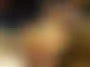 Assistindo pornografia da cadeira do computador - eu uso meu vibrador na minha boceta peluda enquanto assisto pornografia na mesa do meu computador.