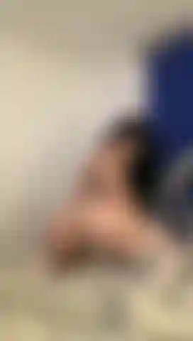 Dedos de cachorrinho brincam.