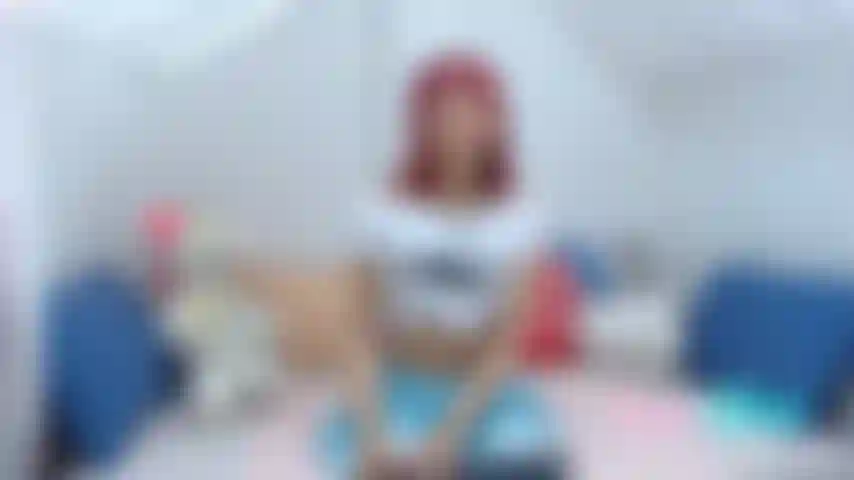 Lambendo intensamente meu brinquedo favorito e depois tendo um anal profundo com ele.