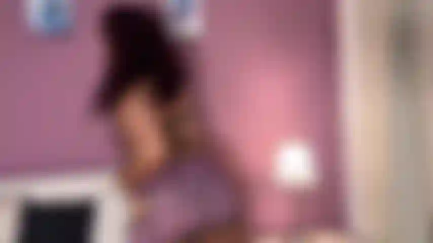 Vamos brincar? .. Abre minha bunda e me fode.