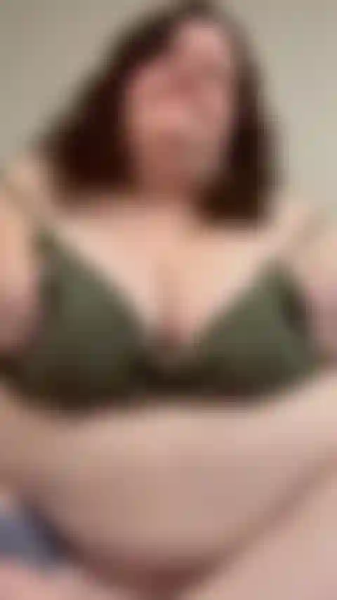 Titty brinca de bucetinha de perto.