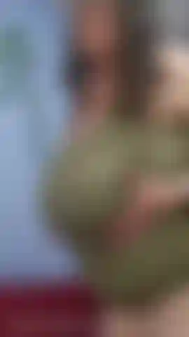 Uma peituda virtual.