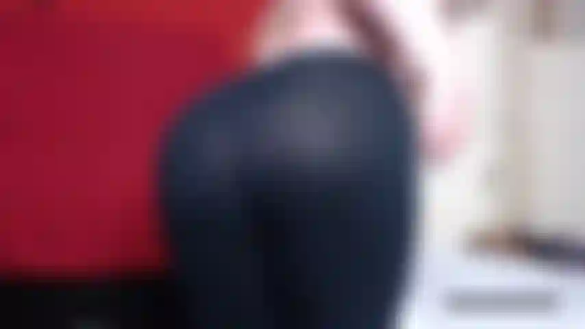 Enjoy my Sexy Big Ass in tight leggings x