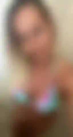 Debaixo do chuveiro.