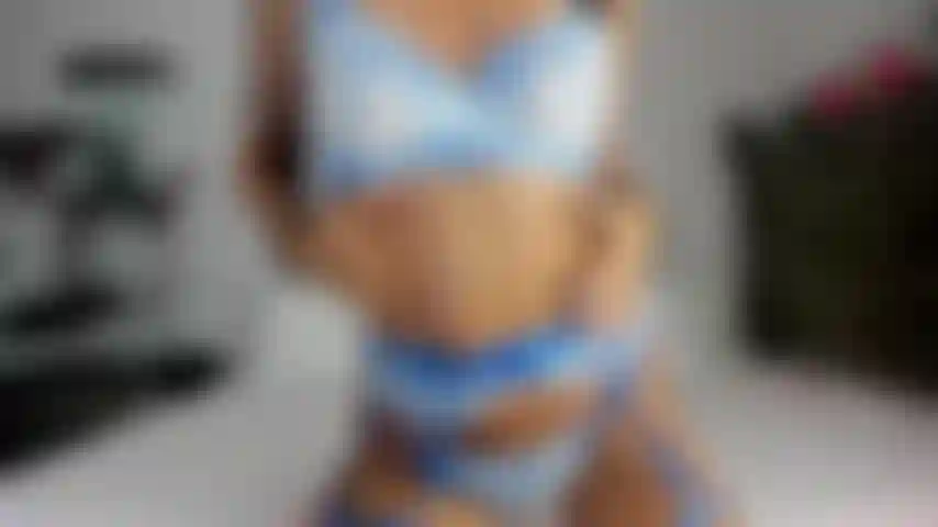 Tire-me a roupa! Tire de mim esse lindo vestido azul.