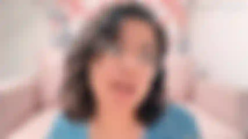 Jogo anal: contas anais, vibrador de vidro maciço e várias posições.