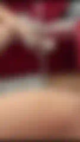 Te provocando com meus grandes seios naturais enquanto você enlouquece...