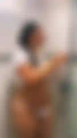 Chuveiro quente delicioso.