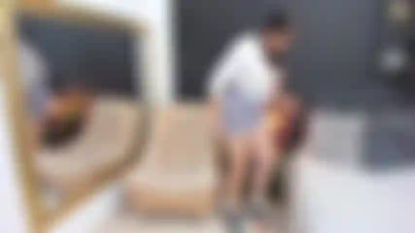 Colegial humilha pênis branco e masturba pênis preto.