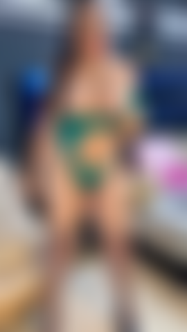 Tocando-me, enquanto penso em você.