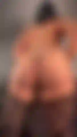 Esta é uma primeira vez.. Coloquei meu vibrador na minha meia para mantê-lo perto do meu clitóris e nossa, fiquei em pé enquanto fazia isso e fiquei tremendo como louca, me contorcendo e gozando muito.