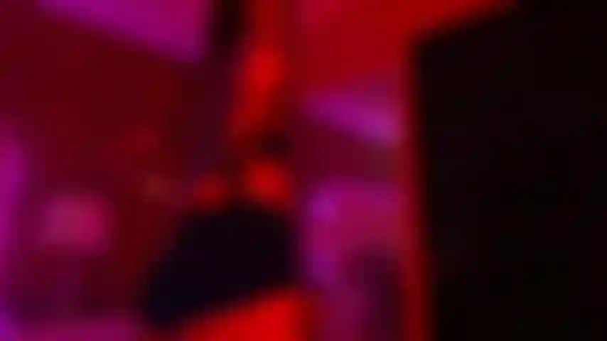 Delicie-se com um momento sensual, quente e apaixonado. Olhe meu corpo, imagine-me ao seu lado e se quentinho para mim.