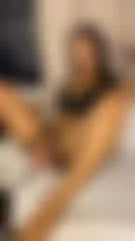 Quero que você assuma o controle e me faça explodir de prazer.