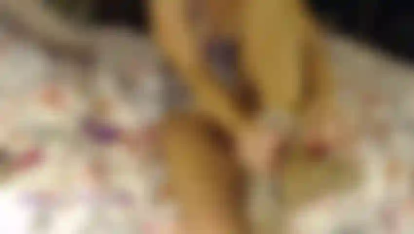 Observando a vovó em sua meia-calça.