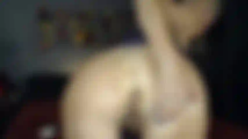 A deusa vovó mostra seus buracos.