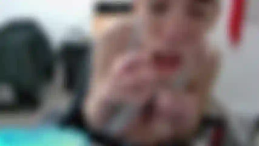 Chupo o dedo e gozo.