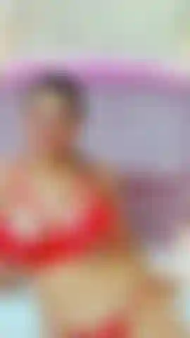My big tits and this deep red: the combination that will make you lose your mind.