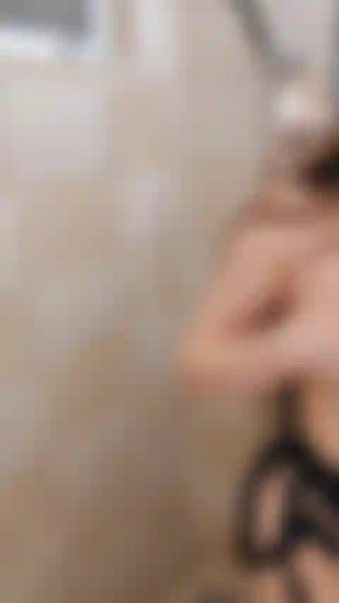 Junte-se a mim no chuveiro por um momento.