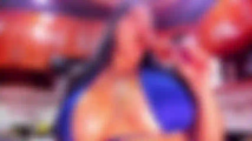 Coberta de óleo, seu pau duro na minha boca!