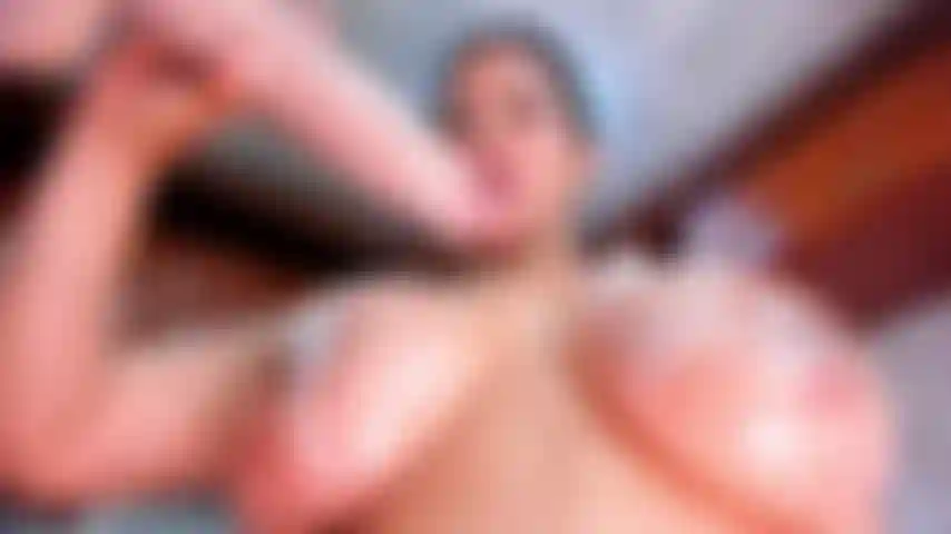 Boquete e peitos cobertos de porra.