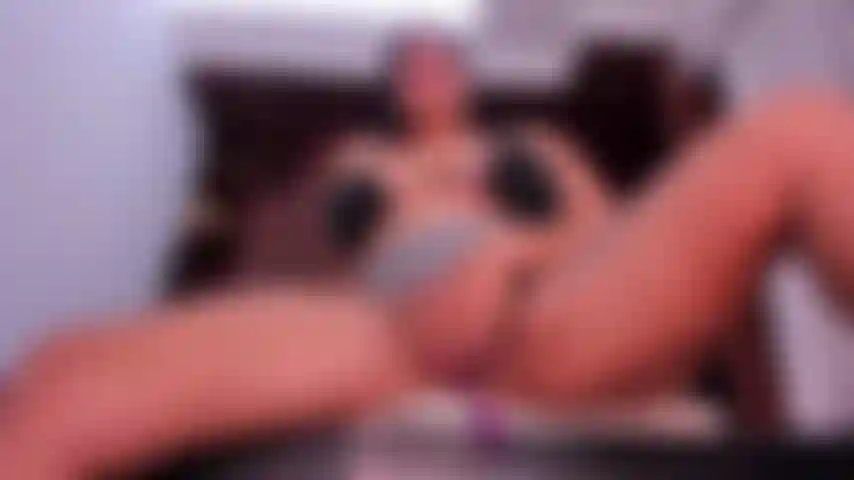 Tenho uma surpresa debaixo da saia!