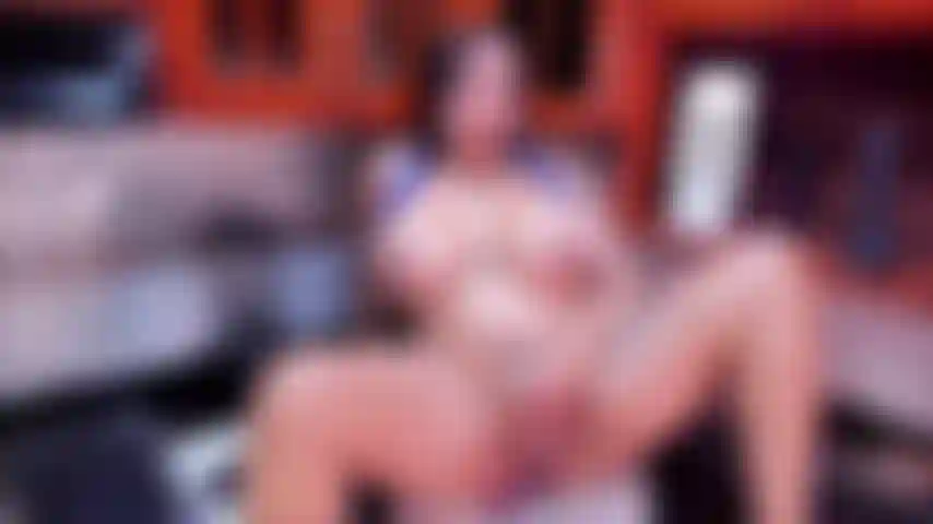 Foda-se a bucetinha pensando no seu pau duro.