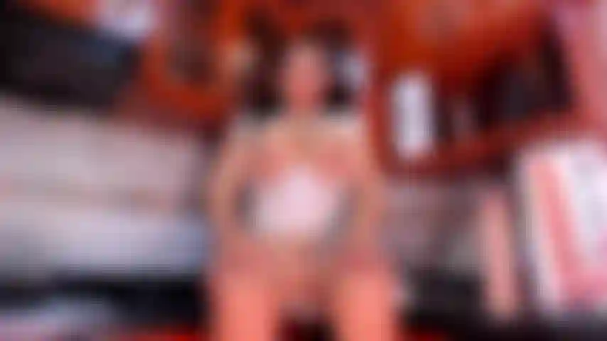 Um pouco de óleo nas minhas tetas e no seu pau?