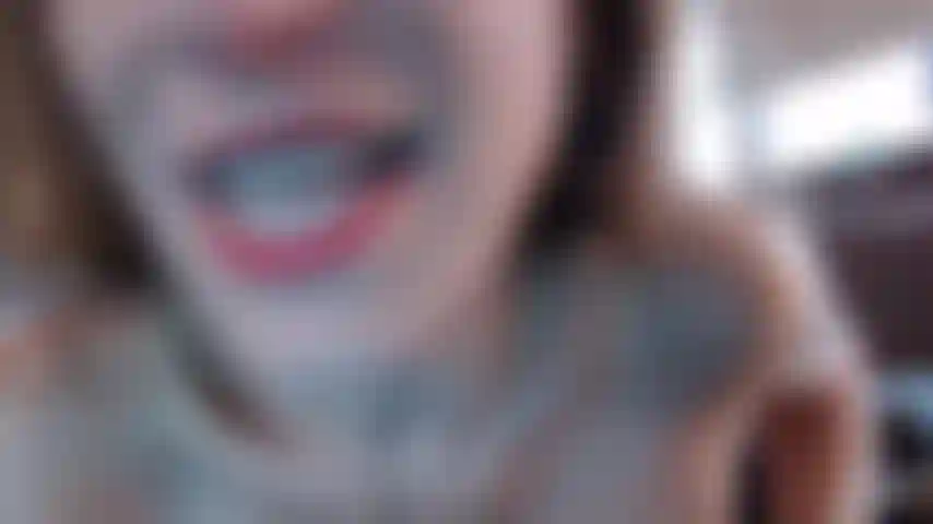 Me dê aquele bbc, baby! Então enterre seu nariz em minha doce bunda e sinta meu cheiro em seu rosto enquanto desliza seu pau duro em minha bunda. Eu deito e você desliza meus dedos em sua boca....