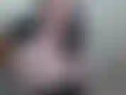 Eu uso meu conjunto de lingerie mais sexy com meia e salto, fodo minha buceta e gozo com meu vibrador antes de acabar com você em meus seios e rosto.