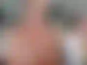 Vestindo uma camisa de botão com o cabelo preso, eu te digo o quanto eu quero deixar seu pau duro e fazer você gozar hoje. Eu te provoco enquanto desabotoo minha camisa, balanço meus seios e passo loção neles.