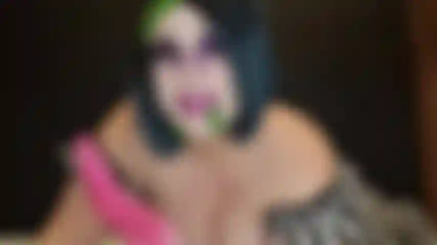 Cosplay, suco de besouro com vibrador de língua maluca.