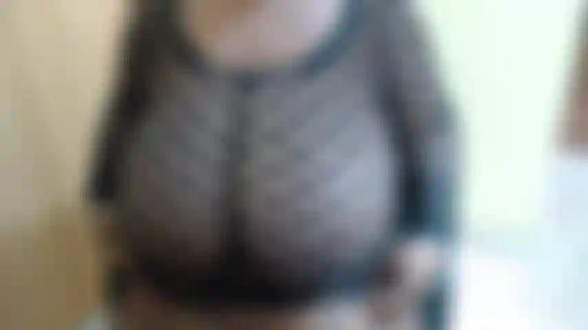 Peitos grandes na rede de pesca