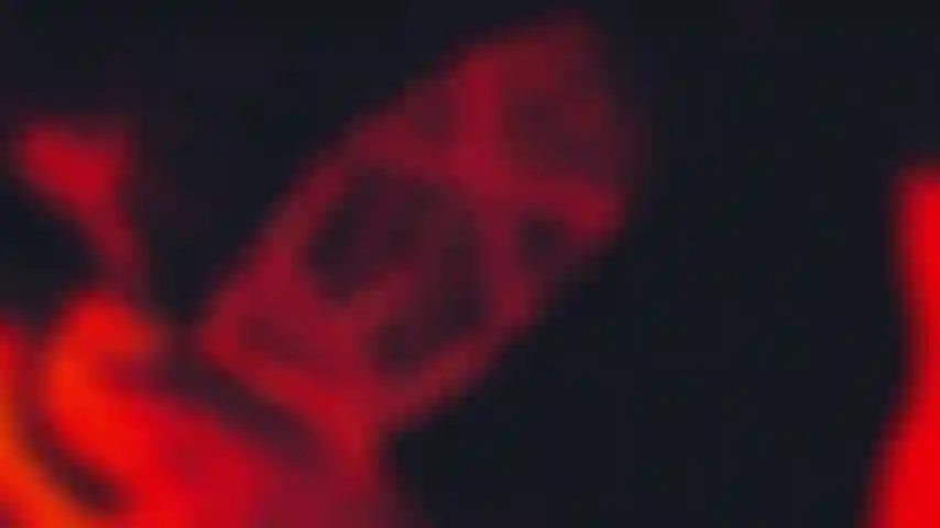 Sensual, manipuladora, exótica e erótica.