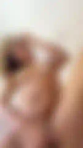 Abre a boca, come a minha buceta e enfia no meu cu.