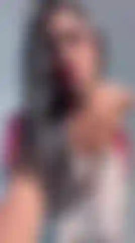 Um pequeno striptease.