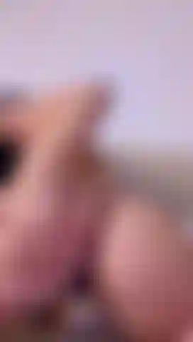 Brinco com minha bunda em estilo cachorrinho.