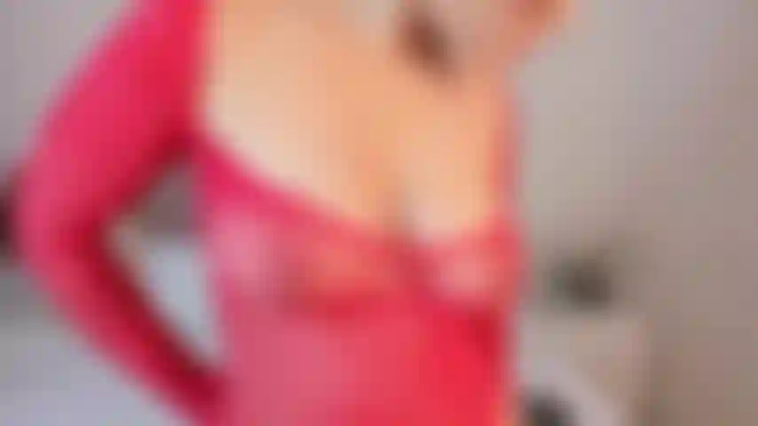 Meu vibrador safado escorregou entre minhas pernas.