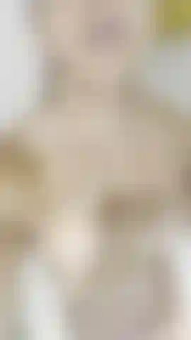 Sexy e flexível no banho.