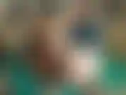 Duas fofuras fodem forte no chão rodeadas de cor! Ele goza em todos os meus seios e barriga!
