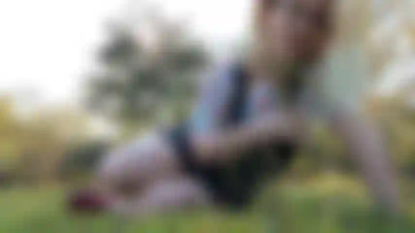 Dedilhando minha bunda no cais do meu namorado. Eu teria fodido o pau dele, mas ele estava trabalhando, então ele ficou olhando pela janela enquanto eu fodia você! Meus dedos ficam tão bem na minha bunda neste vídeo.