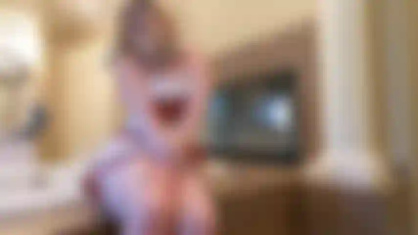 Eu estava tão molhada hoje que era uma sensação de dor latejante pressionando todo o meu corpo. Pensamentos de umidade, calor de meus dedos mergulhando hoje cedo me fez querer mais. Preciso de você! Seus dedos.