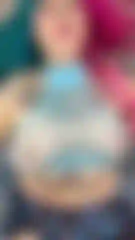 Anal com um vibrador gordo.