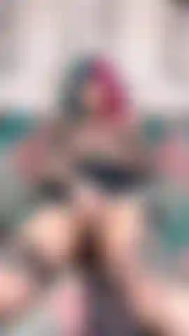 Anal enquanto uso espalhadores de lábios.