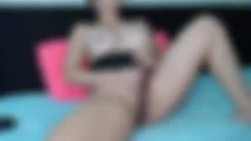 Masturbação + dedo na bucetinha + bucetinha molhada.