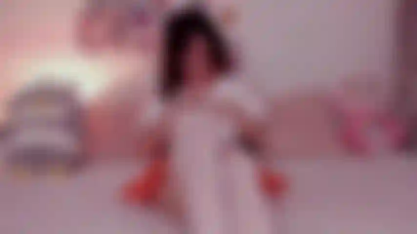 Me dedico até gozar com uma roupa fofa.