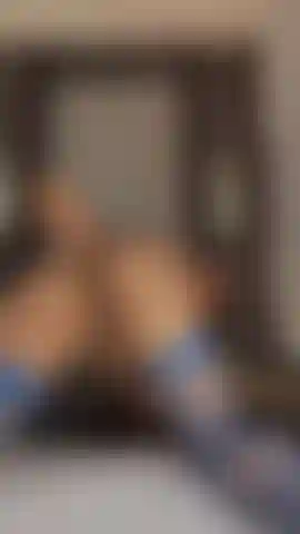 De quatro para que eu possa sentir sua rola dura bem fundo dentro de mim.